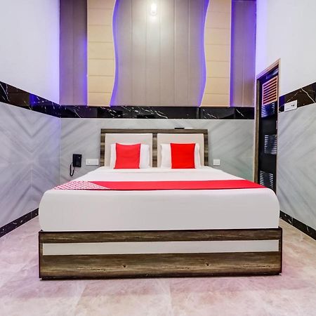 Oyo Flagship 83121 Hotel Rose Vip 萨哈兰普尔 外观 照片