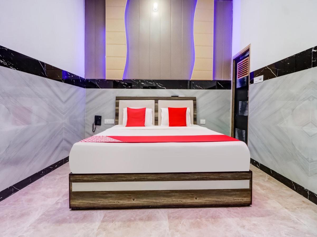 Oyo Flagship 83121 Hotel Rose Vip 萨哈兰普尔 外观 照片