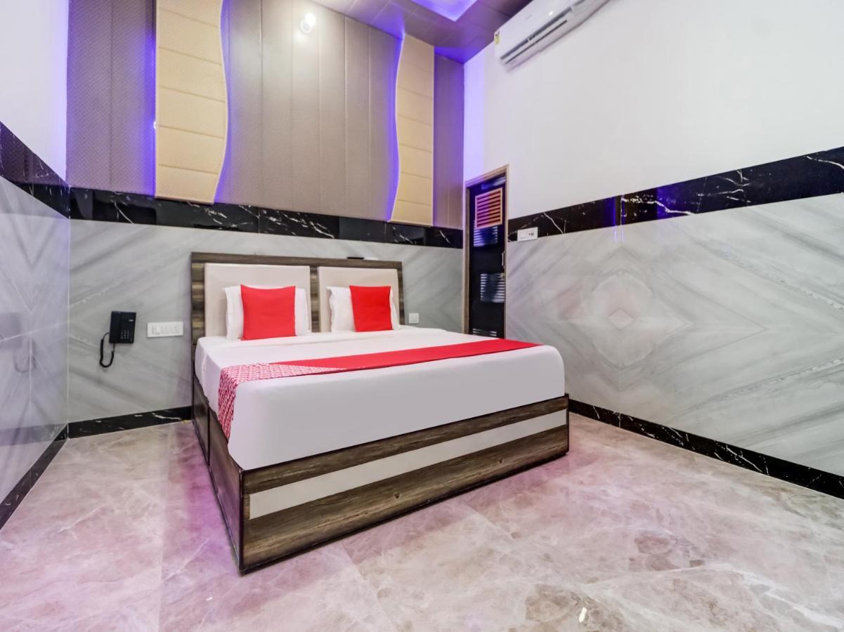 Oyo Flagship 83121 Hotel Rose Vip 萨哈兰普尔 外观 照片