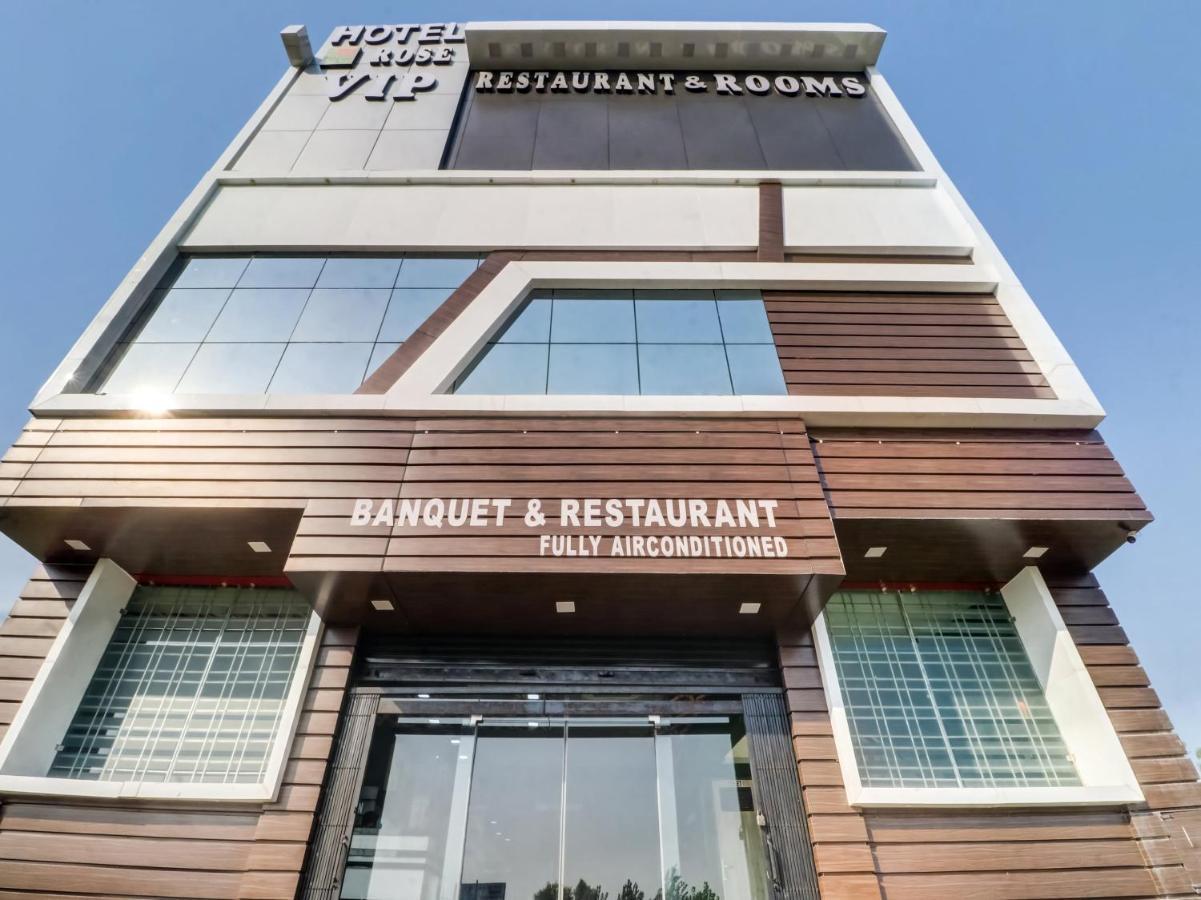 Oyo Flagship 83121 Hotel Rose Vip 萨哈兰普尔 外观 照片