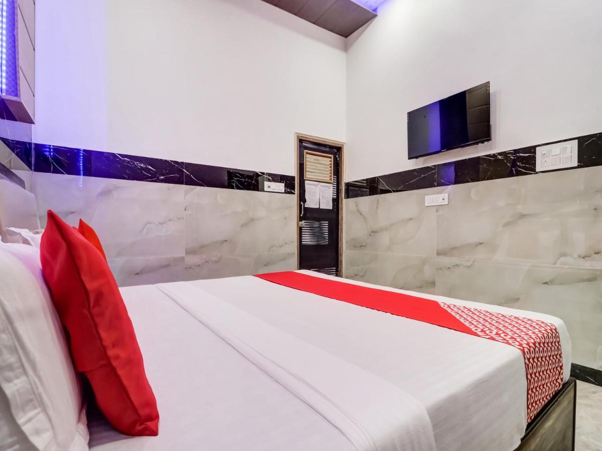 Oyo Flagship 83121 Hotel Rose Vip 萨哈兰普尔 外观 照片