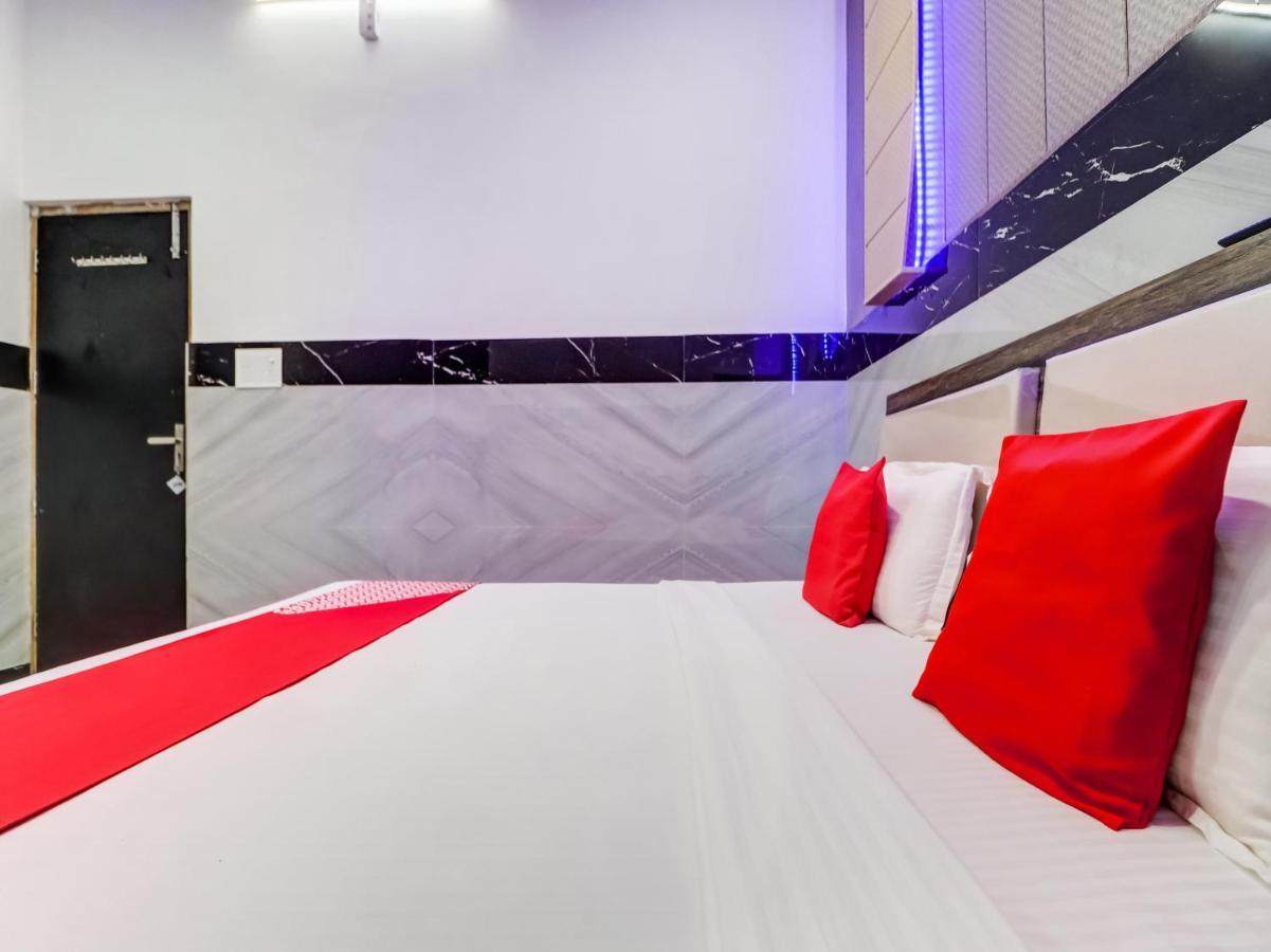 Oyo Flagship 83121 Hotel Rose Vip 萨哈兰普尔 外观 照片