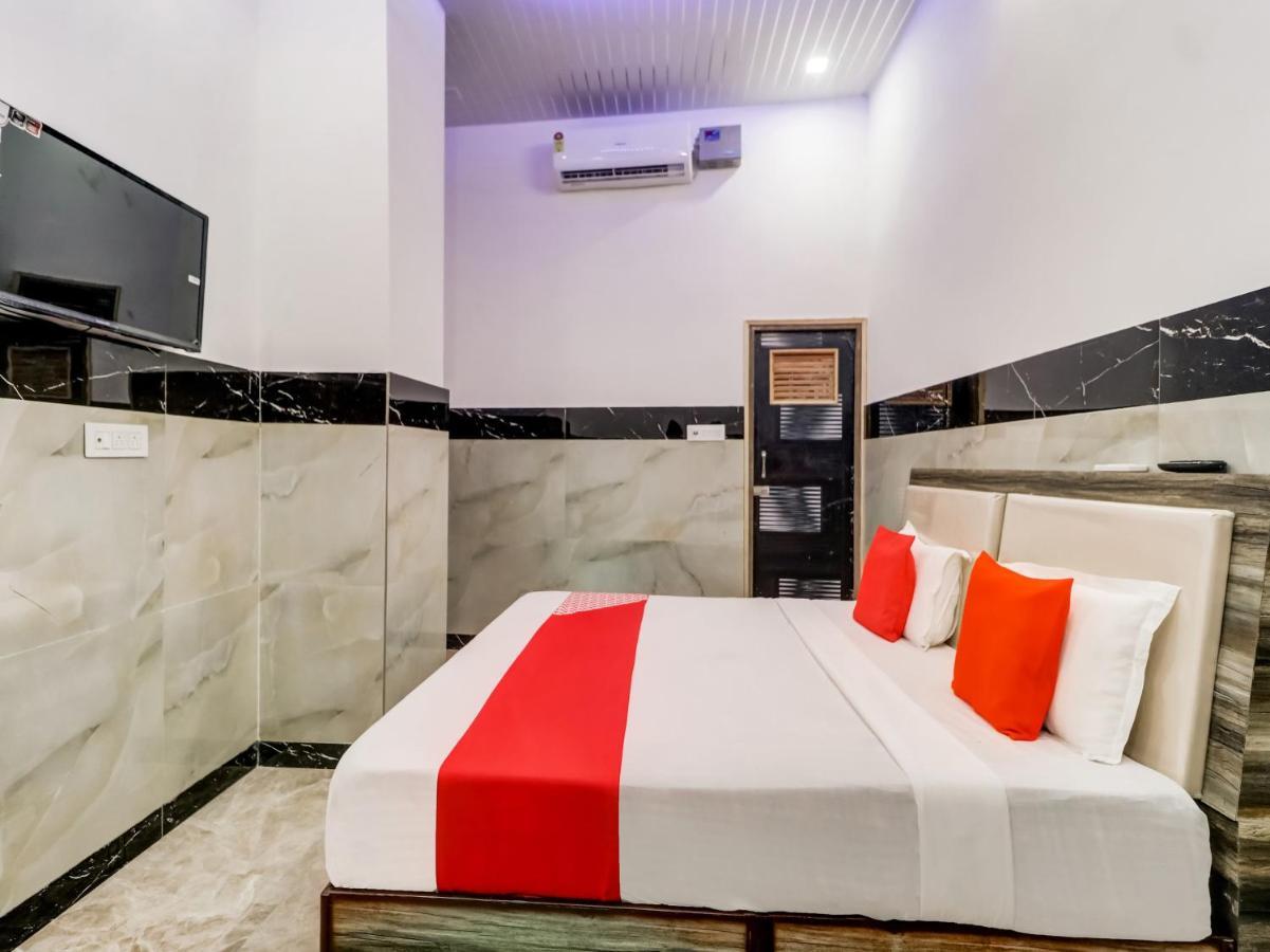 Oyo Flagship 83121 Hotel Rose Vip 萨哈兰普尔 外观 照片