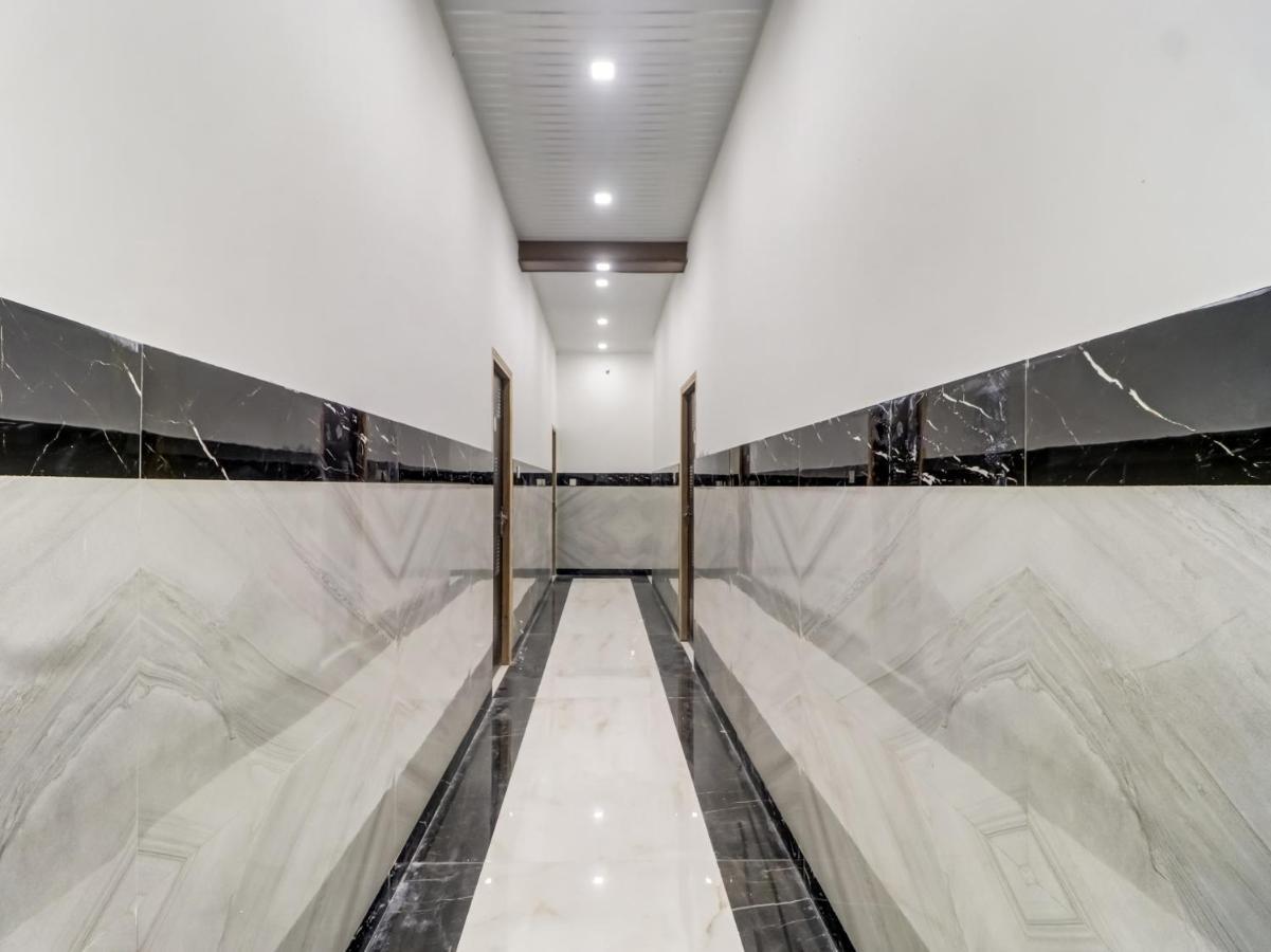 Oyo Flagship 83121 Hotel Rose Vip 萨哈兰普尔 外观 照片
