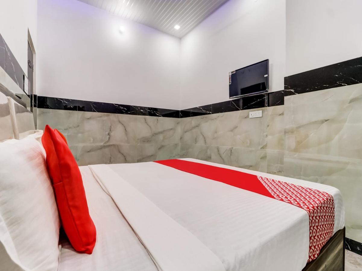 Oyo Flagship 83121 Hotel Rose Vip 萨哈兰普尔 外观 照片