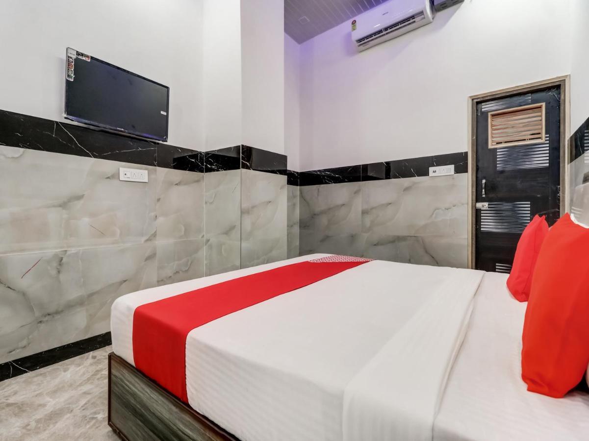 Oyo Flagship 83121 Hotel Rose Vip 萨哈兰普尔 外观 照片