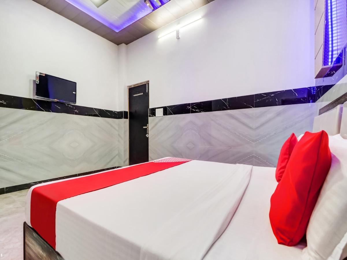 Oyo Flagship 83121 Hotel Rose Vip 萨哈兰普尔 外观 照片