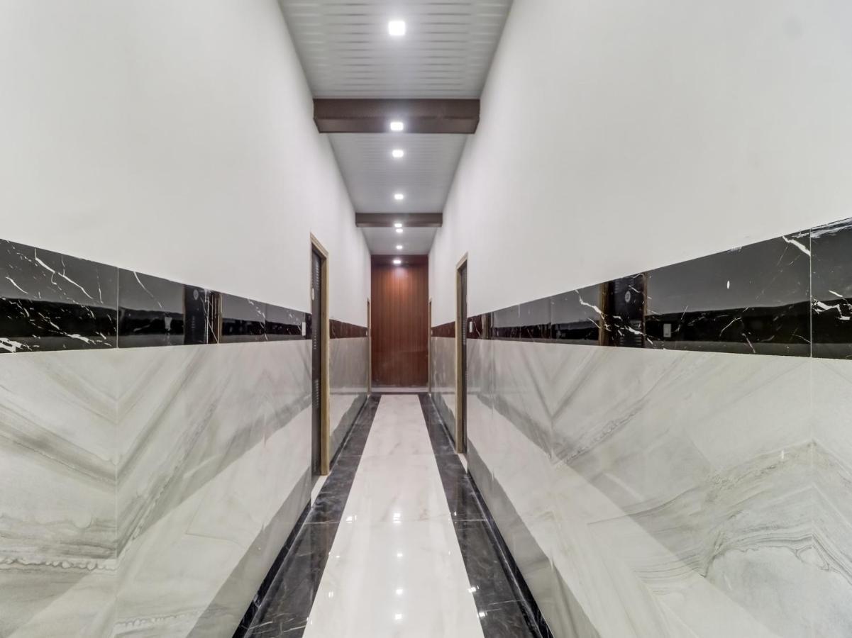 Oyo Flagship 83121 Hotel Rose Vip 萨哈兰普尔 外观 照片