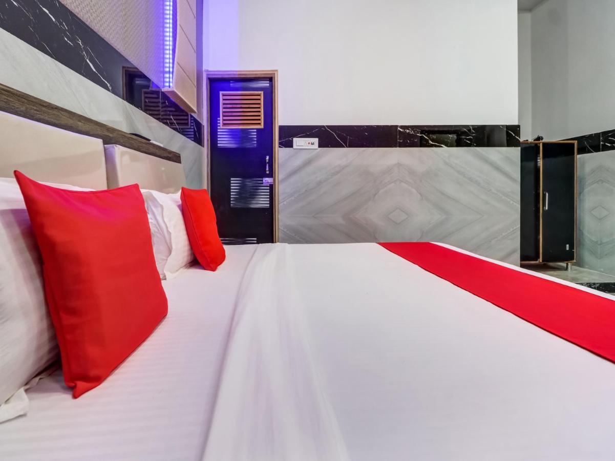 Oyo Flagship 83121 Hotel Rose Vip 萨哈兰普尔 外观 照片