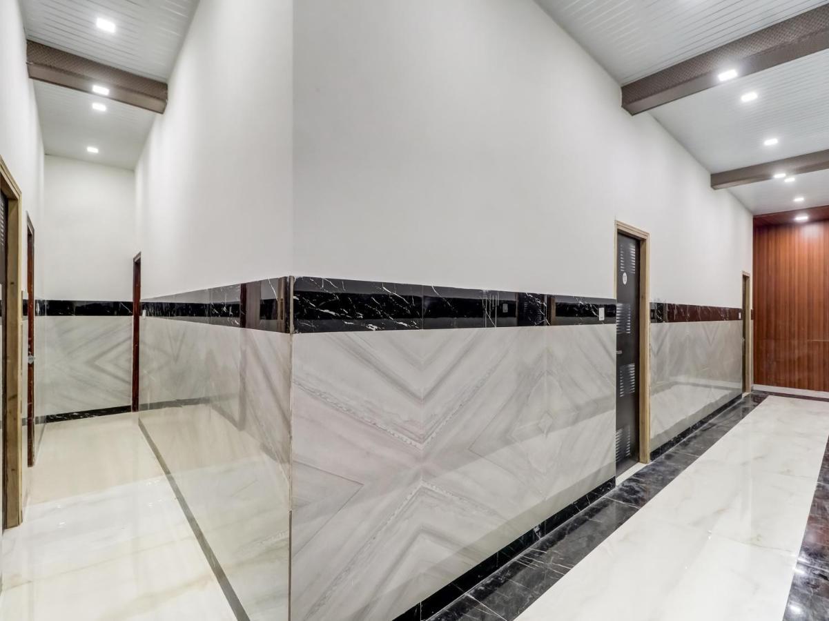 Oyo Flagship 83121 Hotel Rose Vip 萨哈兰普尔 外观 照片