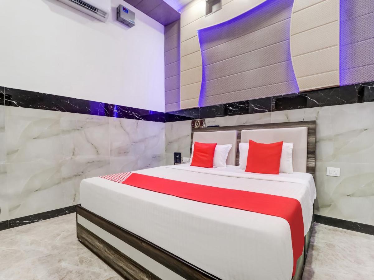 Oyo Flagship 83121 Hotel Rose Vip 萨哈兰普尔 外观 照片