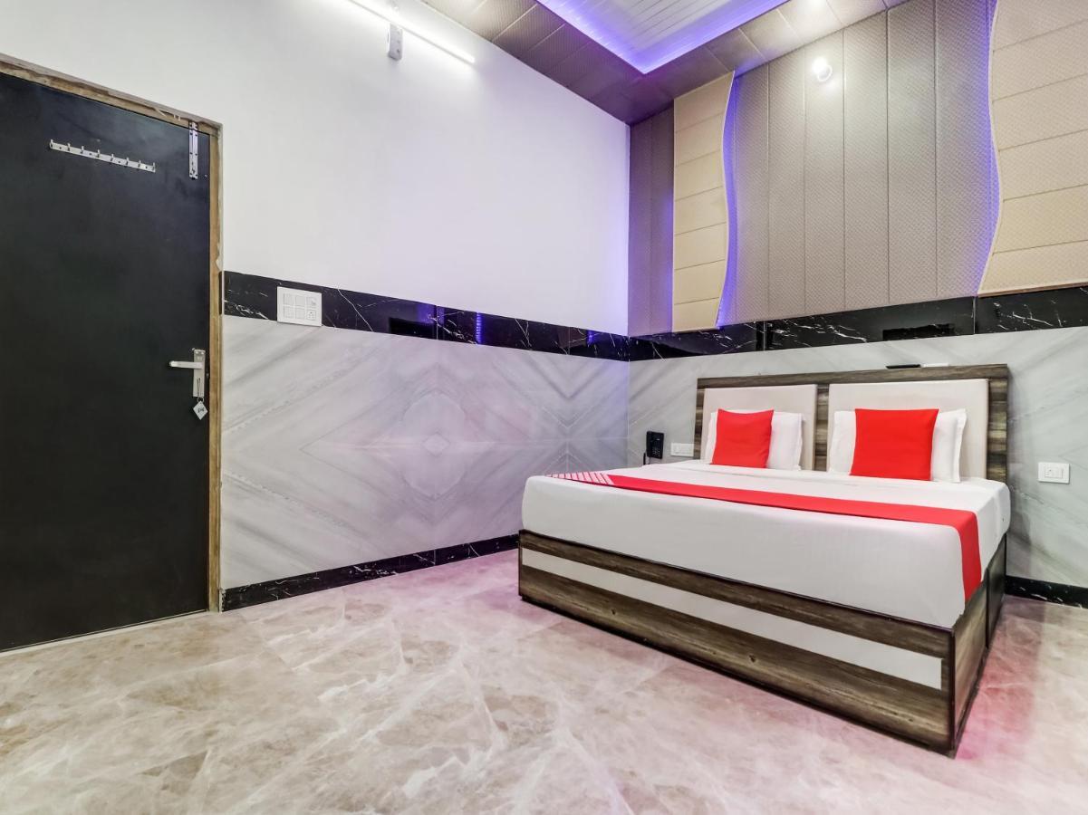 Oyo Flagship 83121 Hotel Rose Vip 萨哈兰普尔 外观 照片