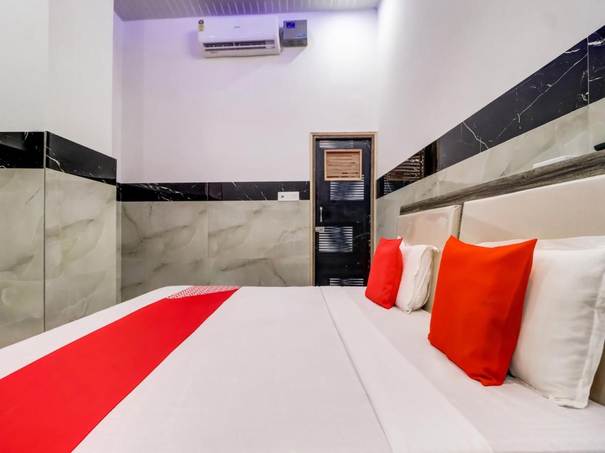 Oyo Flagship 83121 Hotel Rose Vip 萨哈兰普尔 外观 照片