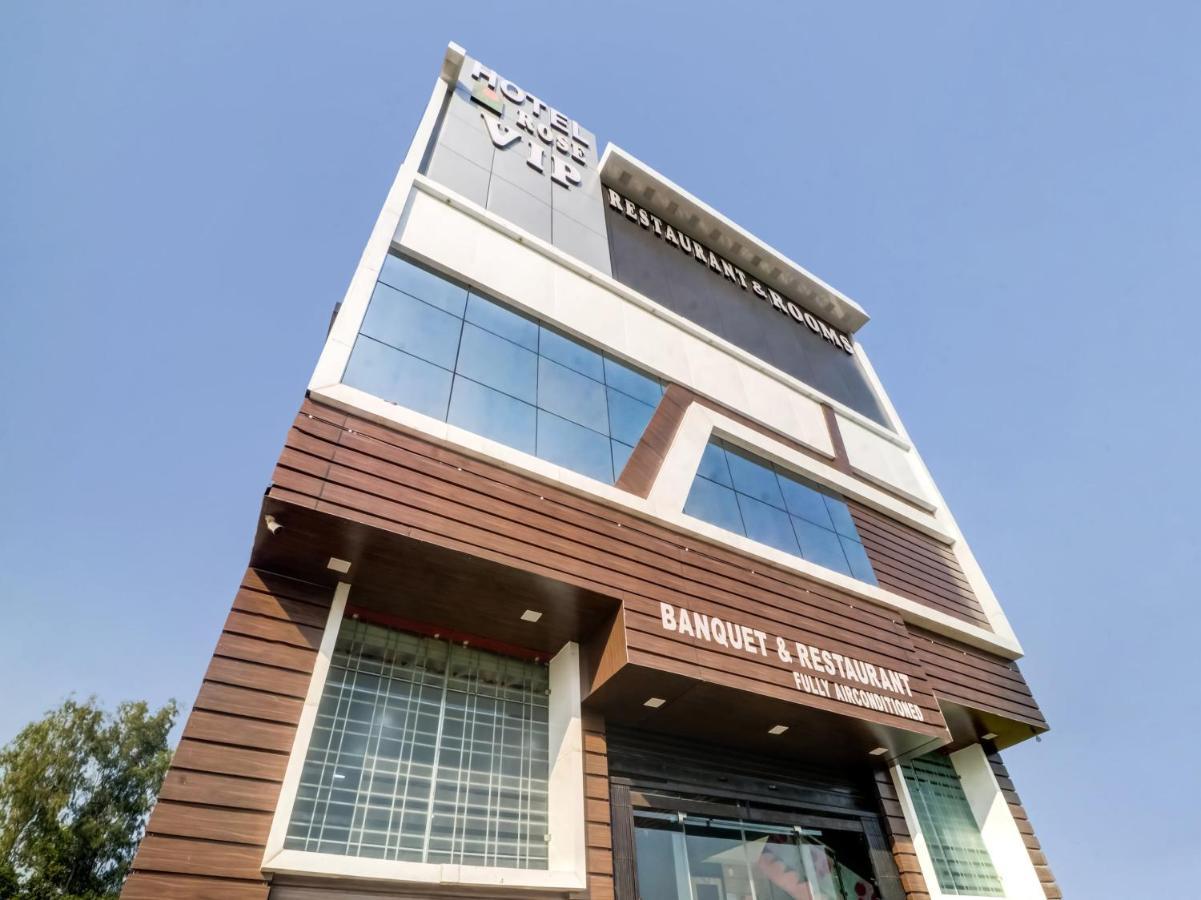 Oyo Flagship 83121 Hotel Rose Vip 萨哈兰普尔 外观 照片